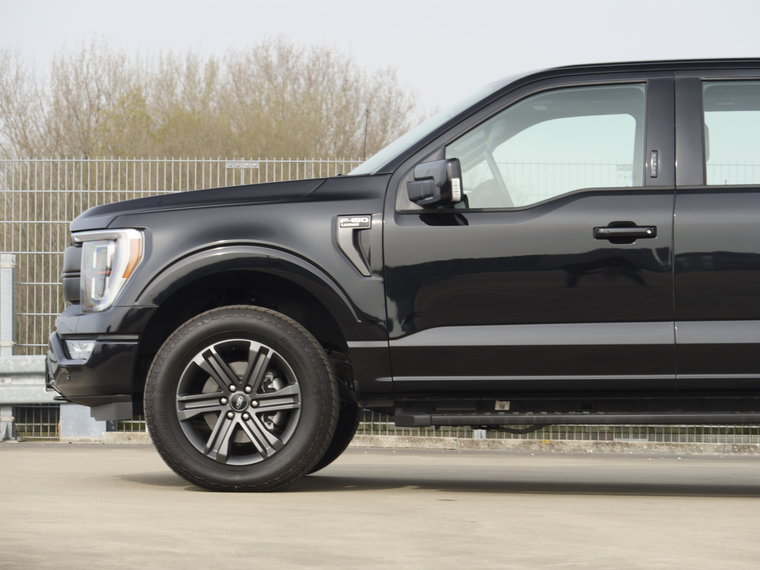 Vehicle Image 5