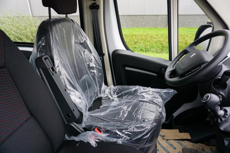 Vehicle Image 32