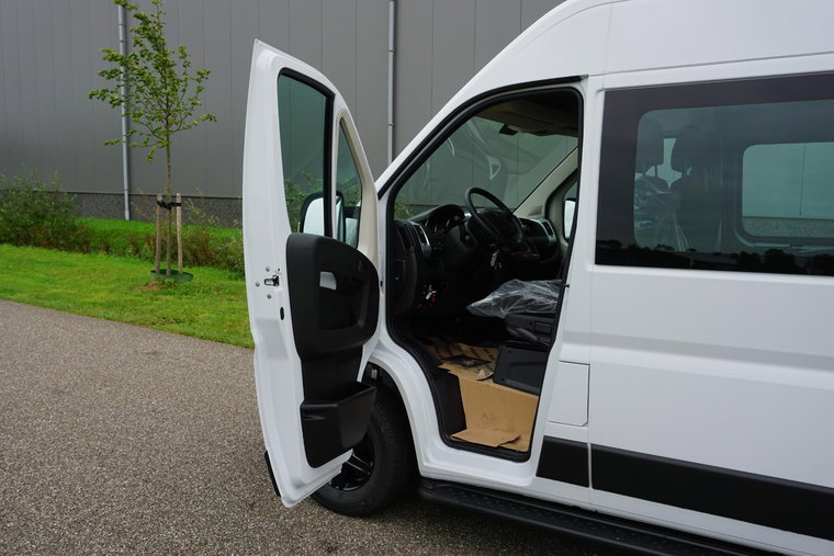 Vehicle Image 42