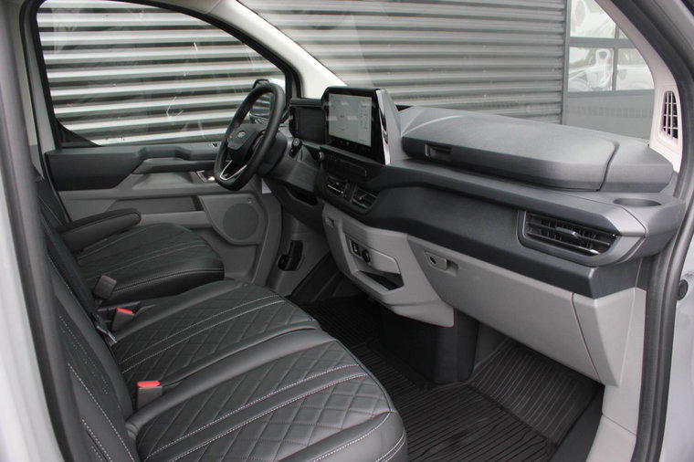 Vehicle Image 25