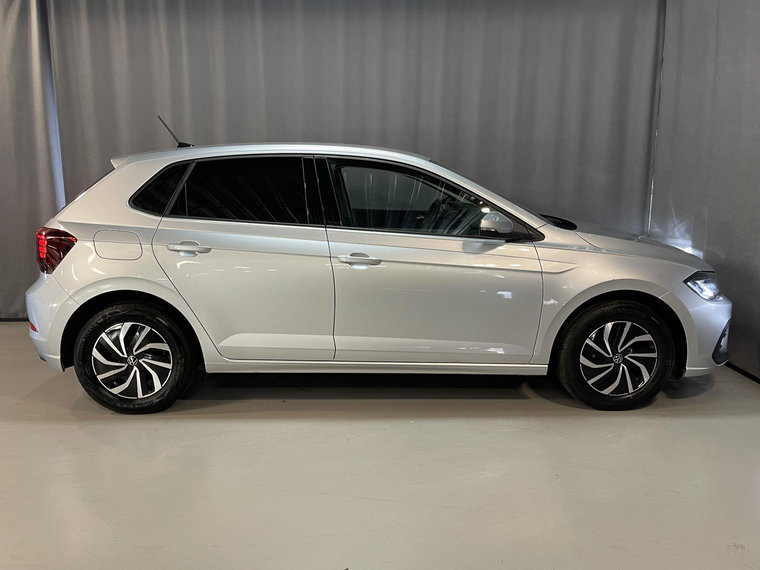Vehicle Image 25