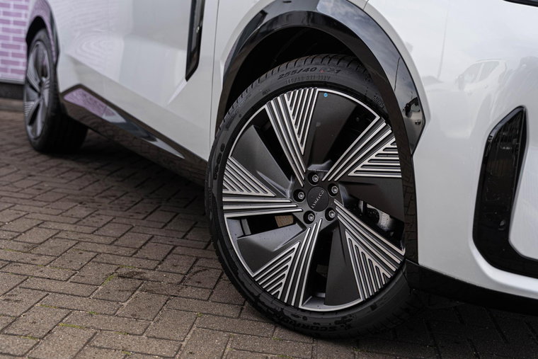 Vehicle Image 16