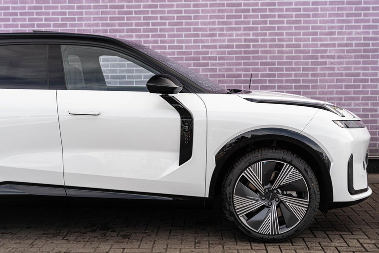 Vehicle Image 24