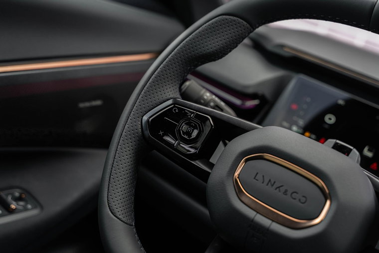 Vehicle Image 25