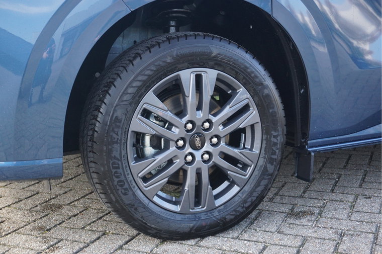 Vehicle Image 17