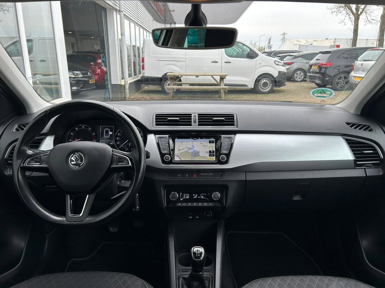 Vehicle Image 23