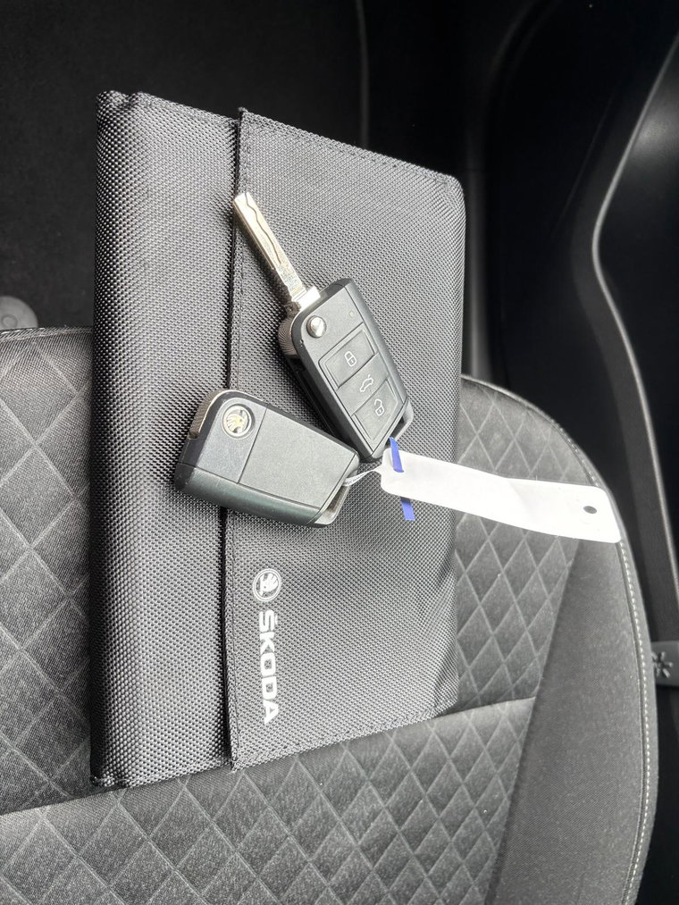 Vehicle Image 32