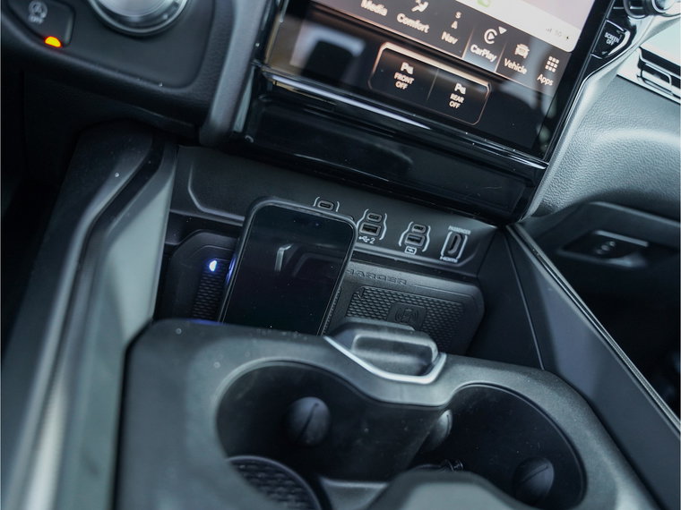 Vehicle Image 25