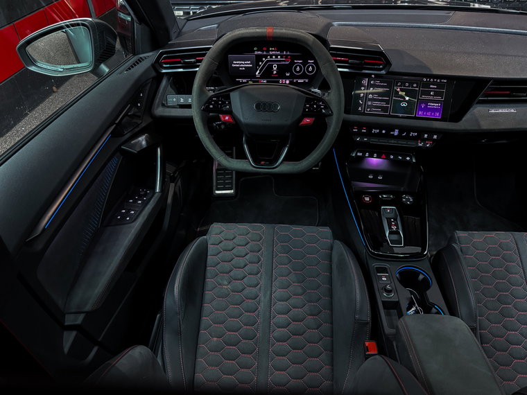 Vehicle Image 25