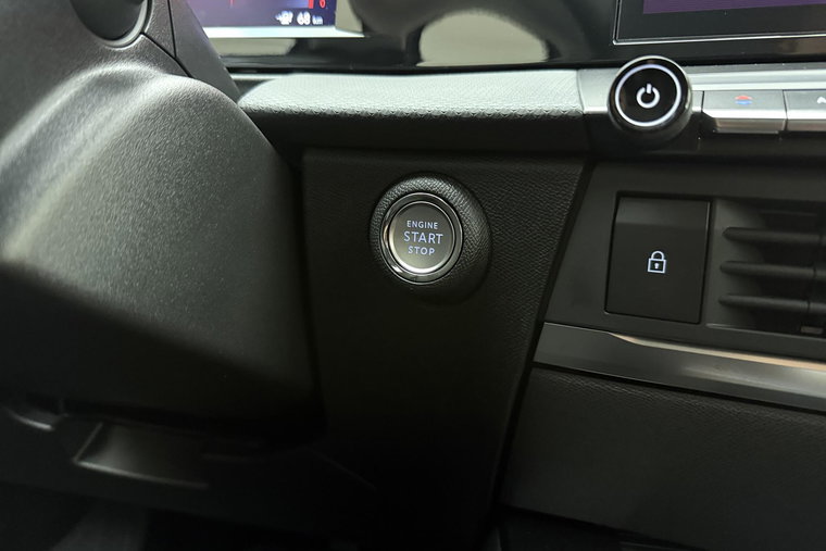 Vehicle Image 28