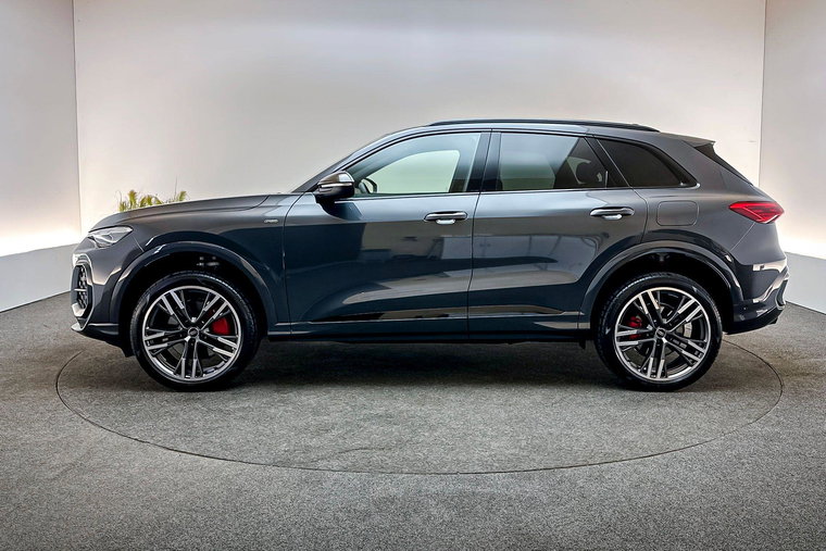 Vehicle Image 6