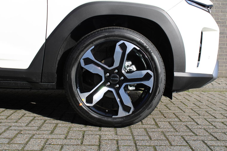 Vehicle Image 32