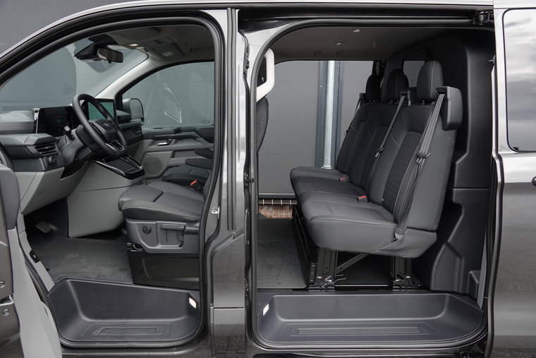 Vehicle Image 6