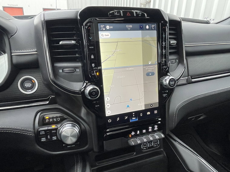 Vehicle Image 25