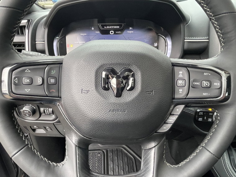 Vehicle Image 28