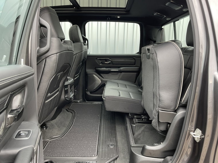Vehicle Image 38