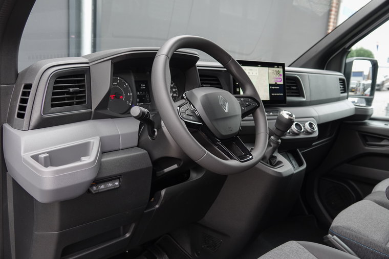 Vehicle Image 25