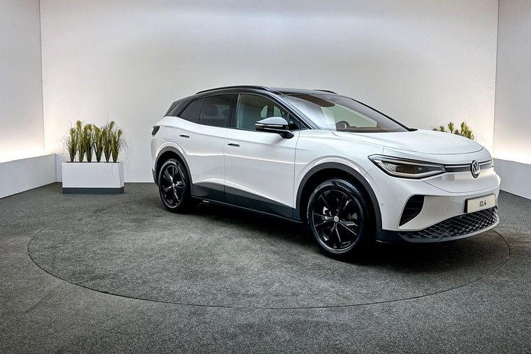 Vehicle Image 4