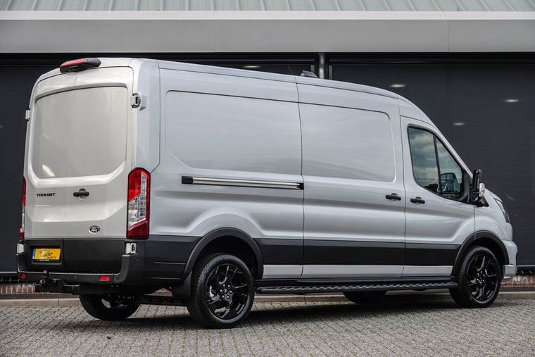 Vehicle Image 32