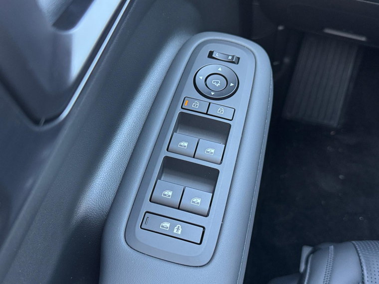 Vehicle Image 24
