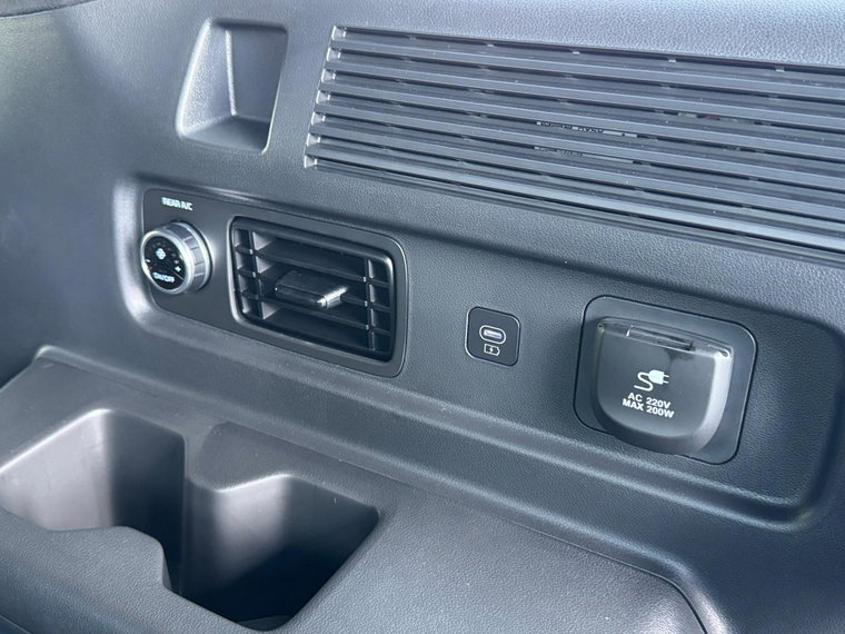 Vehicle Image 32