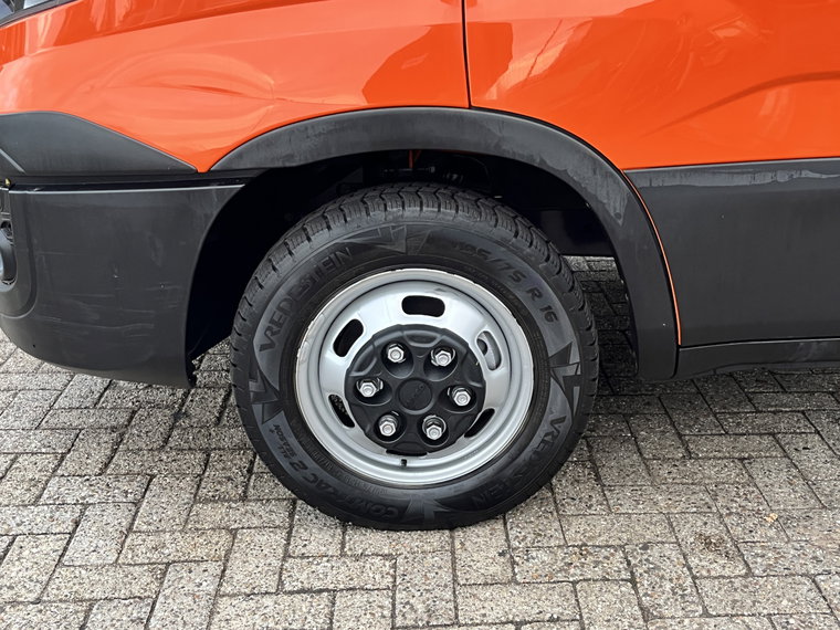 Vehicle Image 26