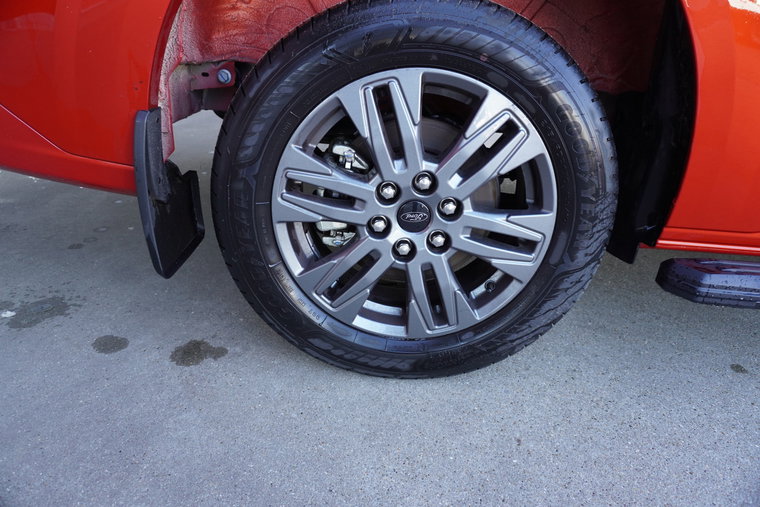 Vehicle Image 12