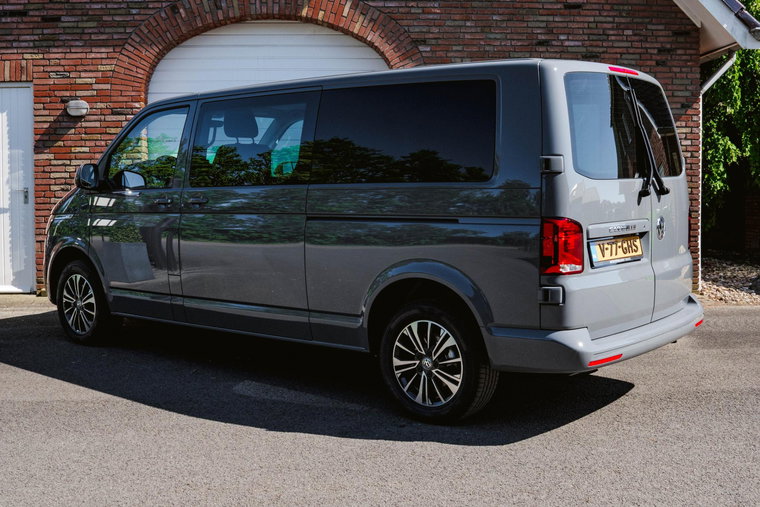 Vehicle Image 25