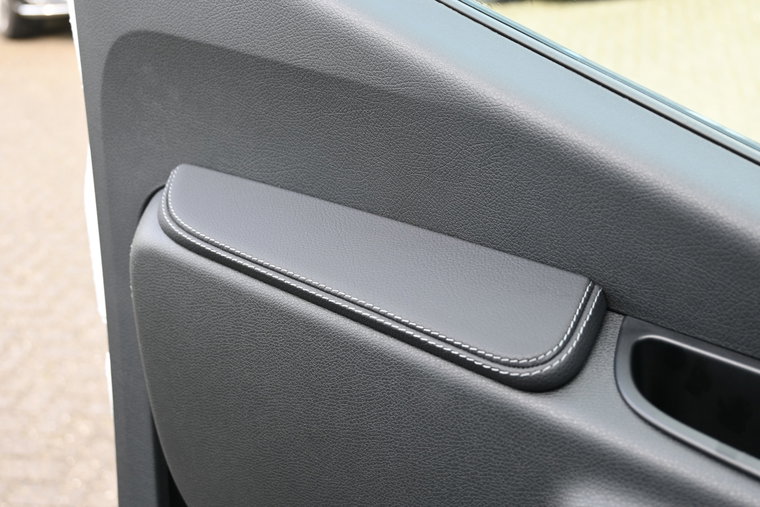 Vehicle Image 23