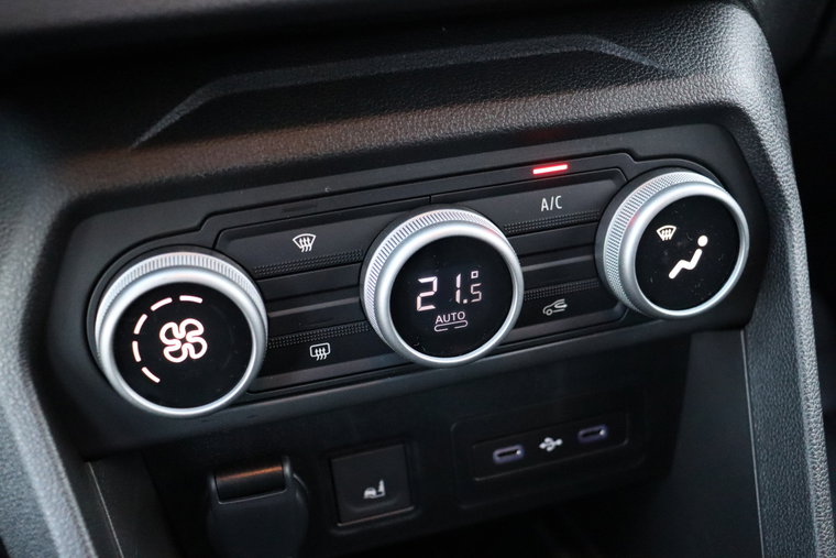 Vehicle Image 24