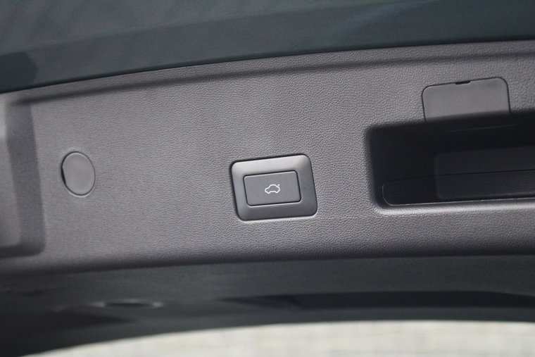Vehicle Image 26