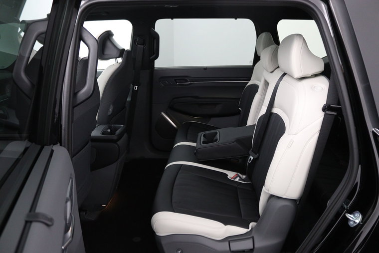 Vehicle Image 37
