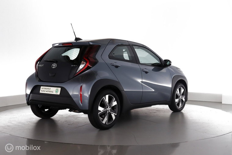 Vehicle Image 4