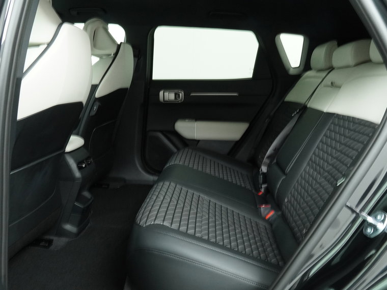Vehicle Image 32