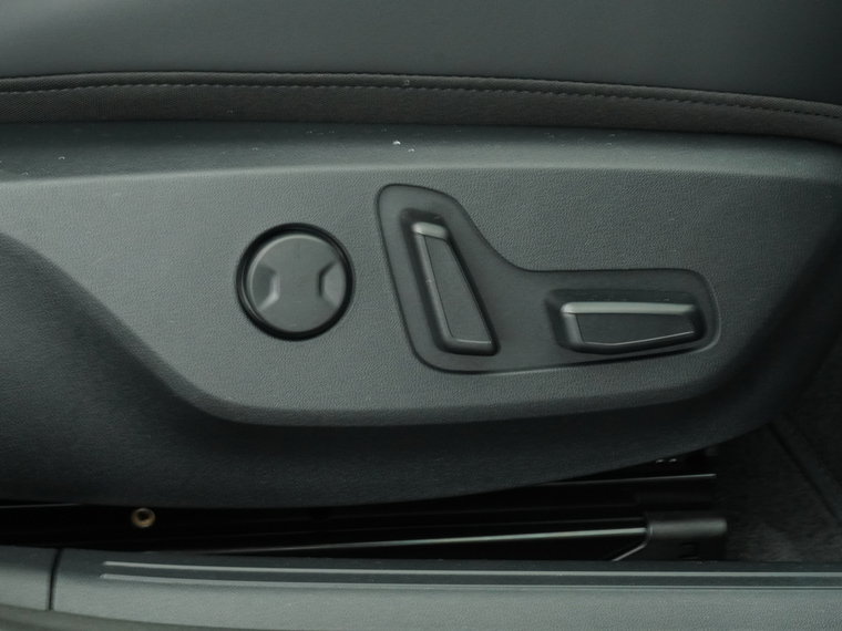 Vehicle Image 40