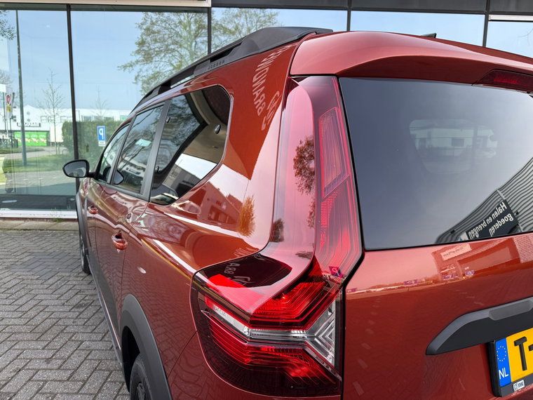 Vehicle Image 32