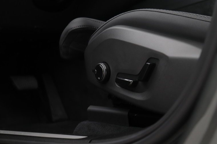 Vehicle Image 48