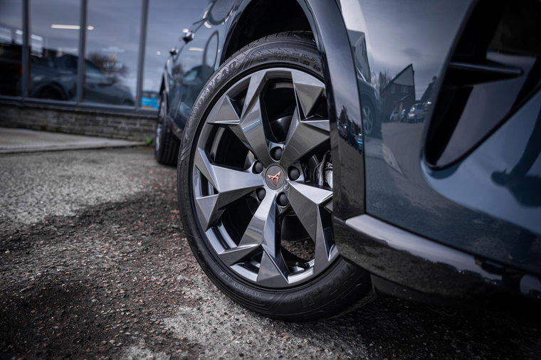 Vehicle Image 8