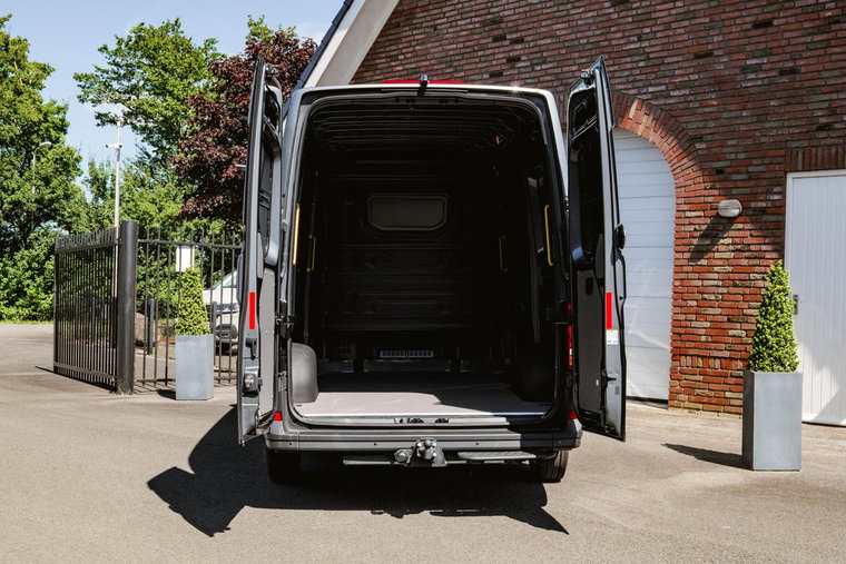 Vehicle Image 25
