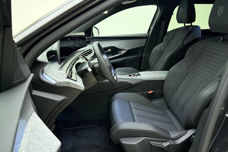 Vehicle Image 33
