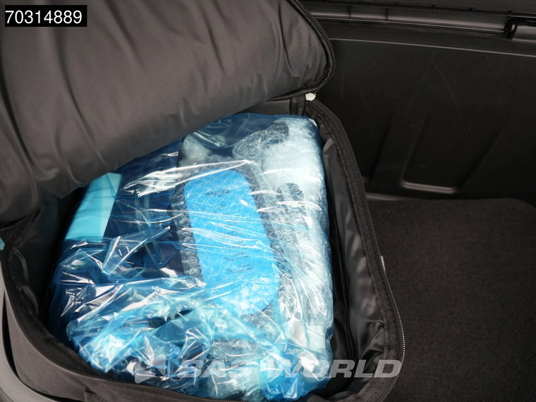 Vehicle Image 38