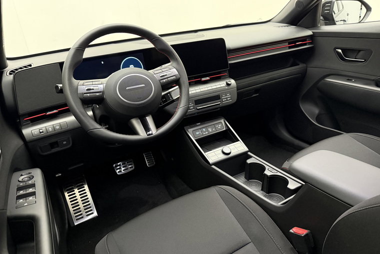 Vehicle Image 16