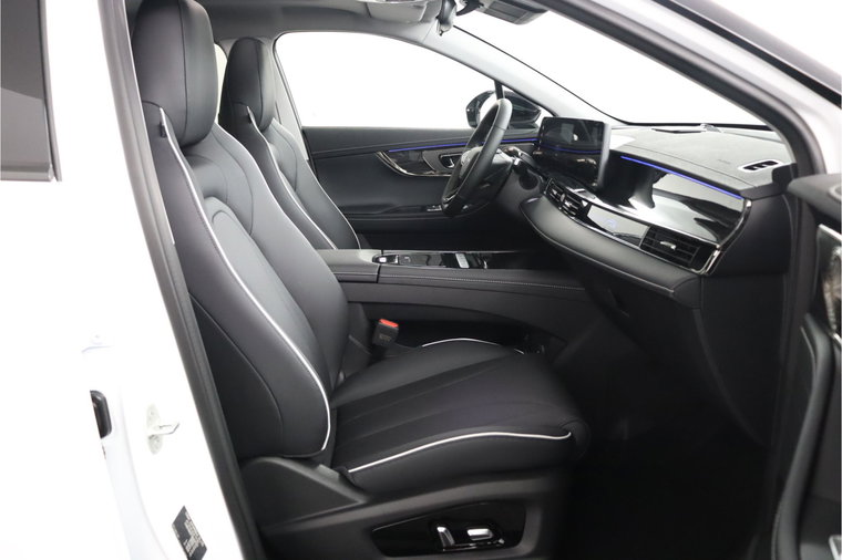 Vehicle Image 32