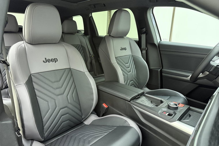 Vehicle Image 16