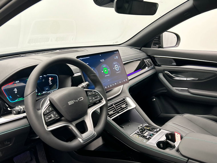 Vehicle Image 16