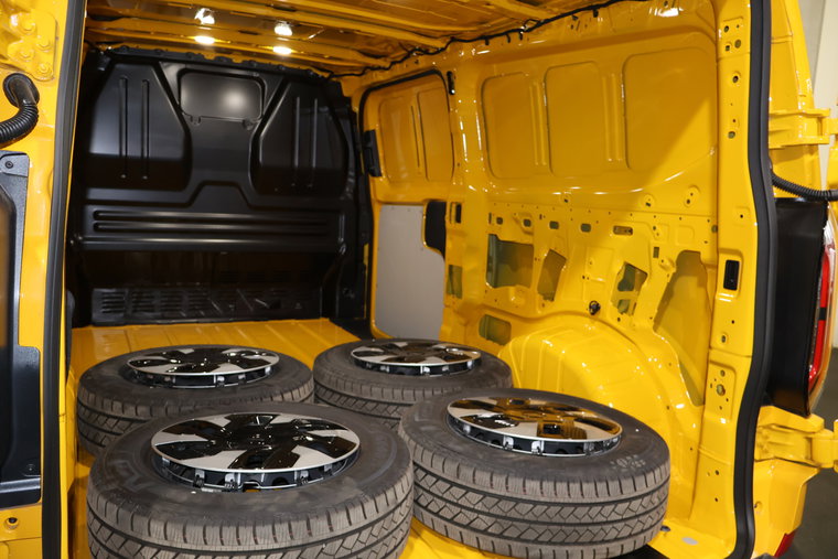 Vehicle Image 12
