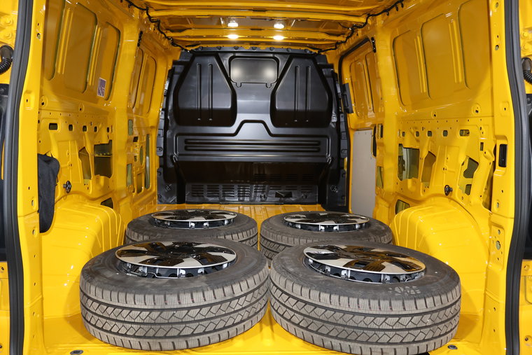 Vehicle Image 13