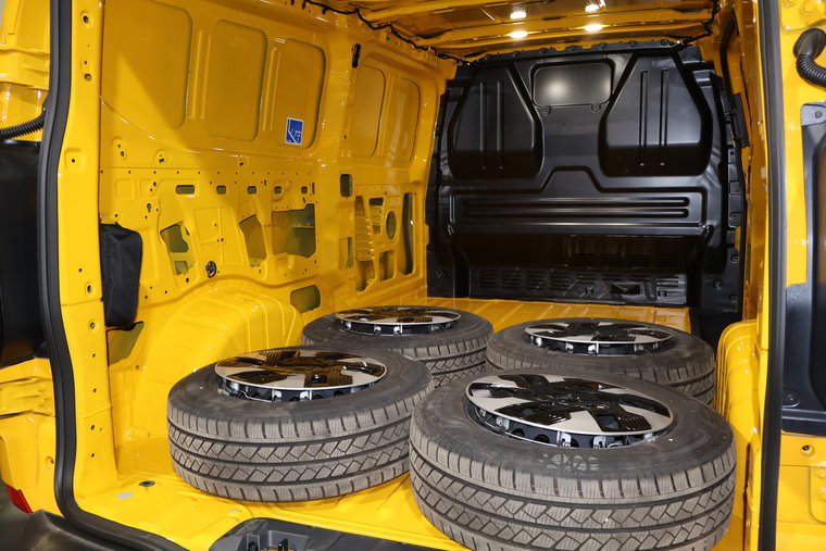 Vehicle Image 14