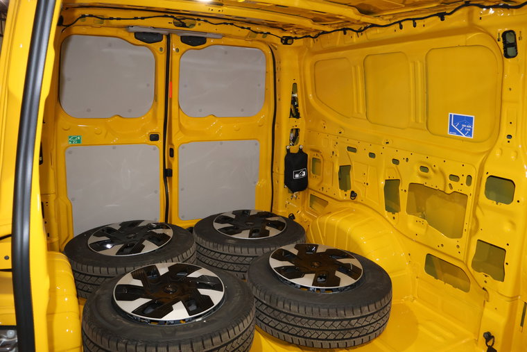 Vehicle Image 15