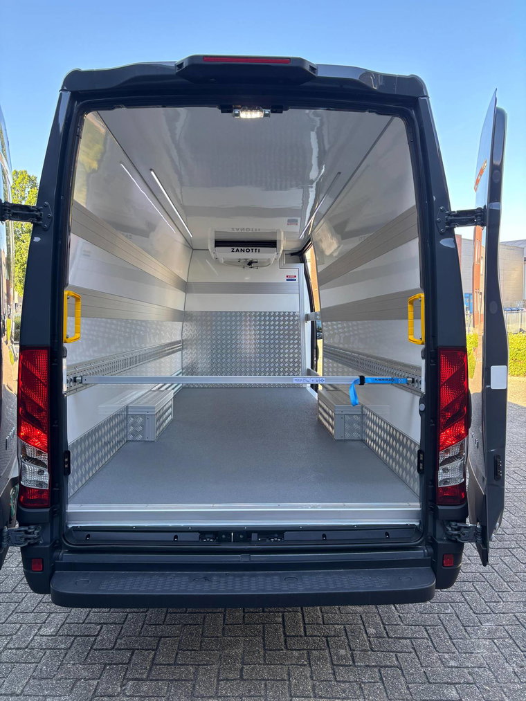 Vehicle Image 27